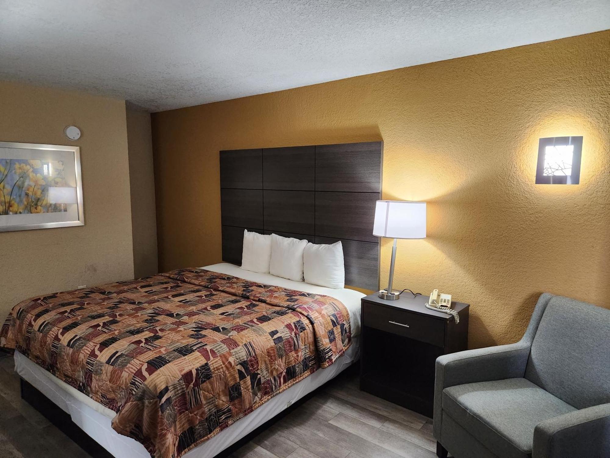 Days Inn By Wyndham Charlotte Northlake Luaran gambar