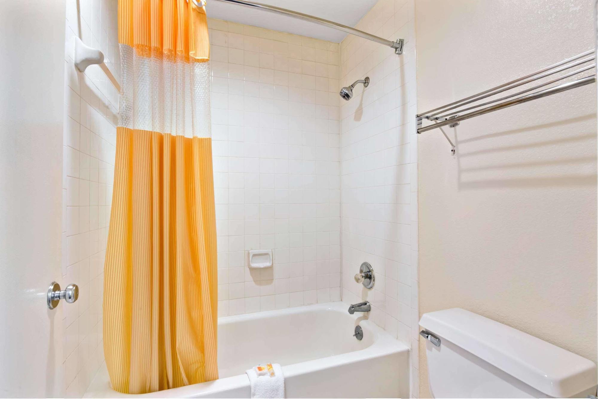 Days Inn By Wyndham Charlotte Northlake Luaran gambar